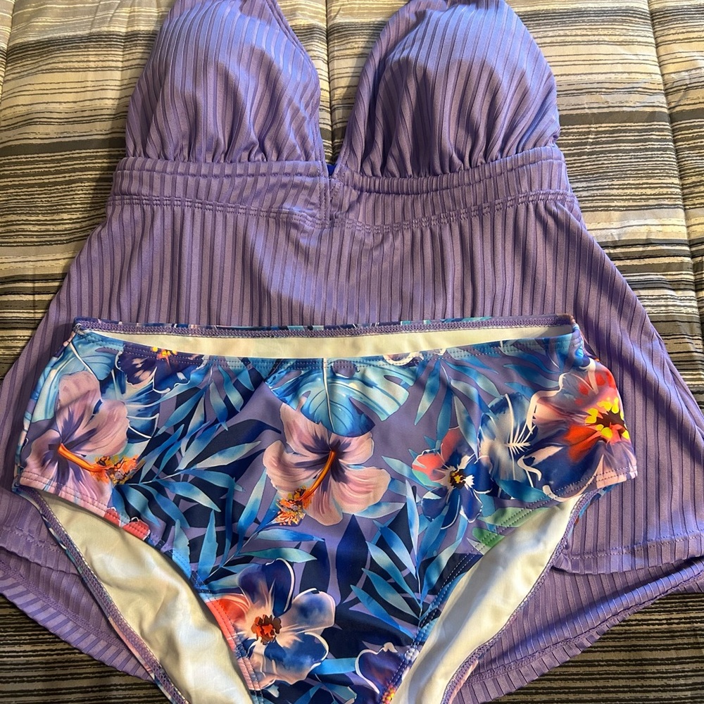 NWOT Purple and Floral women’s  tankini